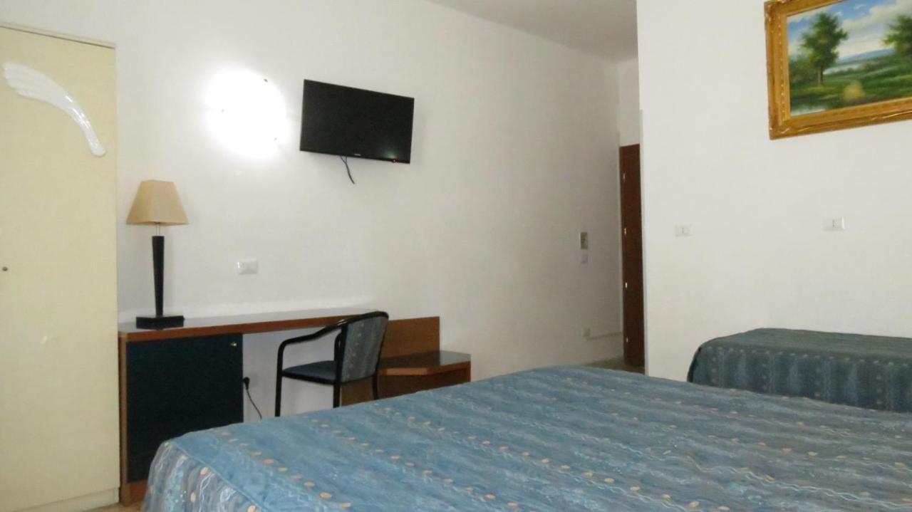 Hotel Chopin Fiumicino Exterior photo