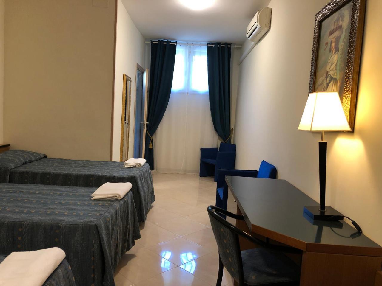 Hotel Chopin Fiumicino Exterior photo